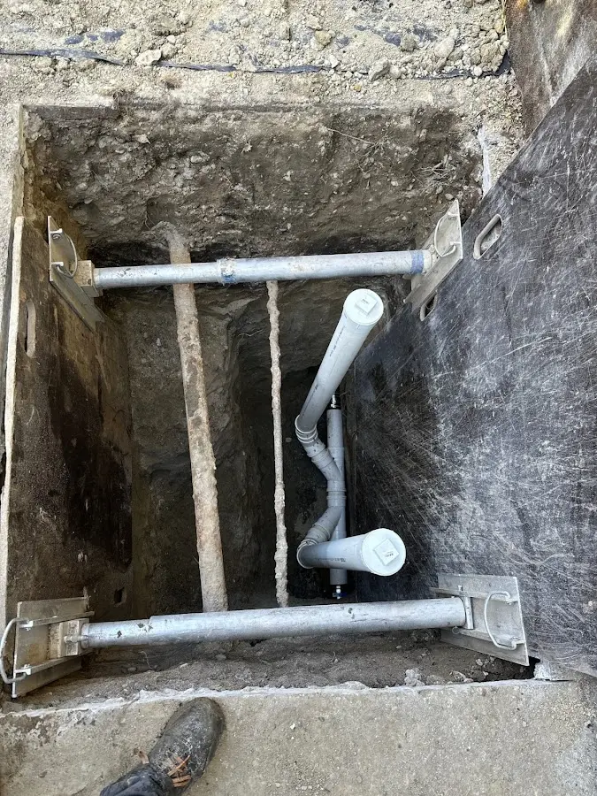 Experienced plumber completing Drain Cleaning work in Toronto